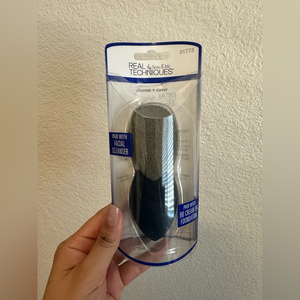 Real Techniques Cleanse and Cover Sponge Duo